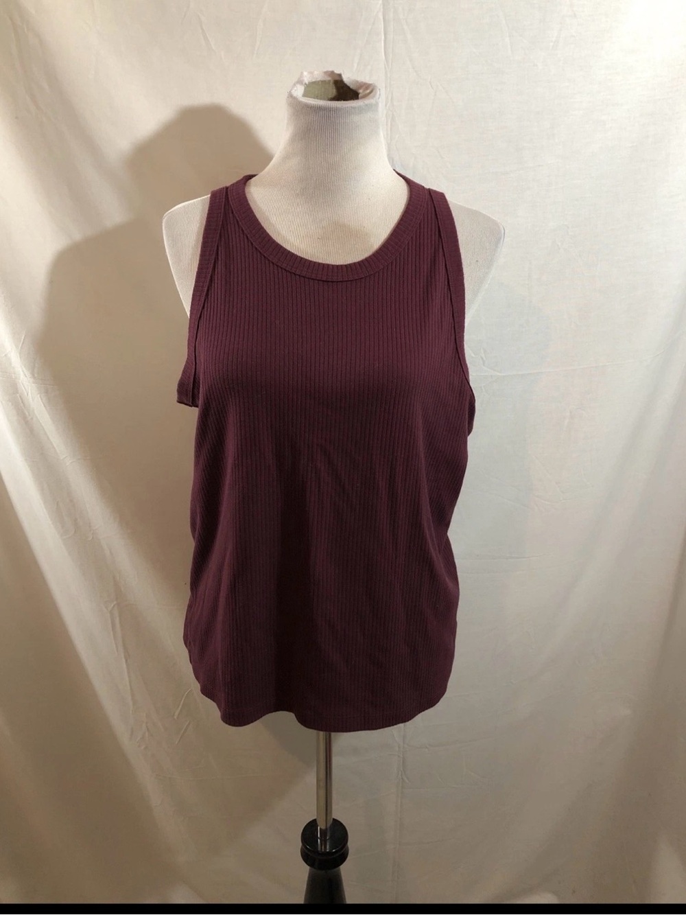Gap Burgundy Ribbed Tank - Womens XXL, Bust 21”, Length 23”